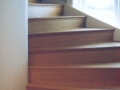 Tillverkning av trappor i valfritt träslag och modell. Här en L-trapp i oljad ek.